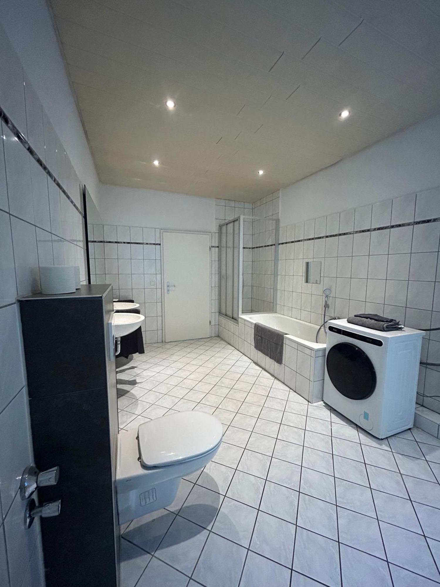 Gemuetliche Ferienwohnung - Voll Ausgestattet, Zentral Aber Ruhig ! Wuppertal Exterior photo