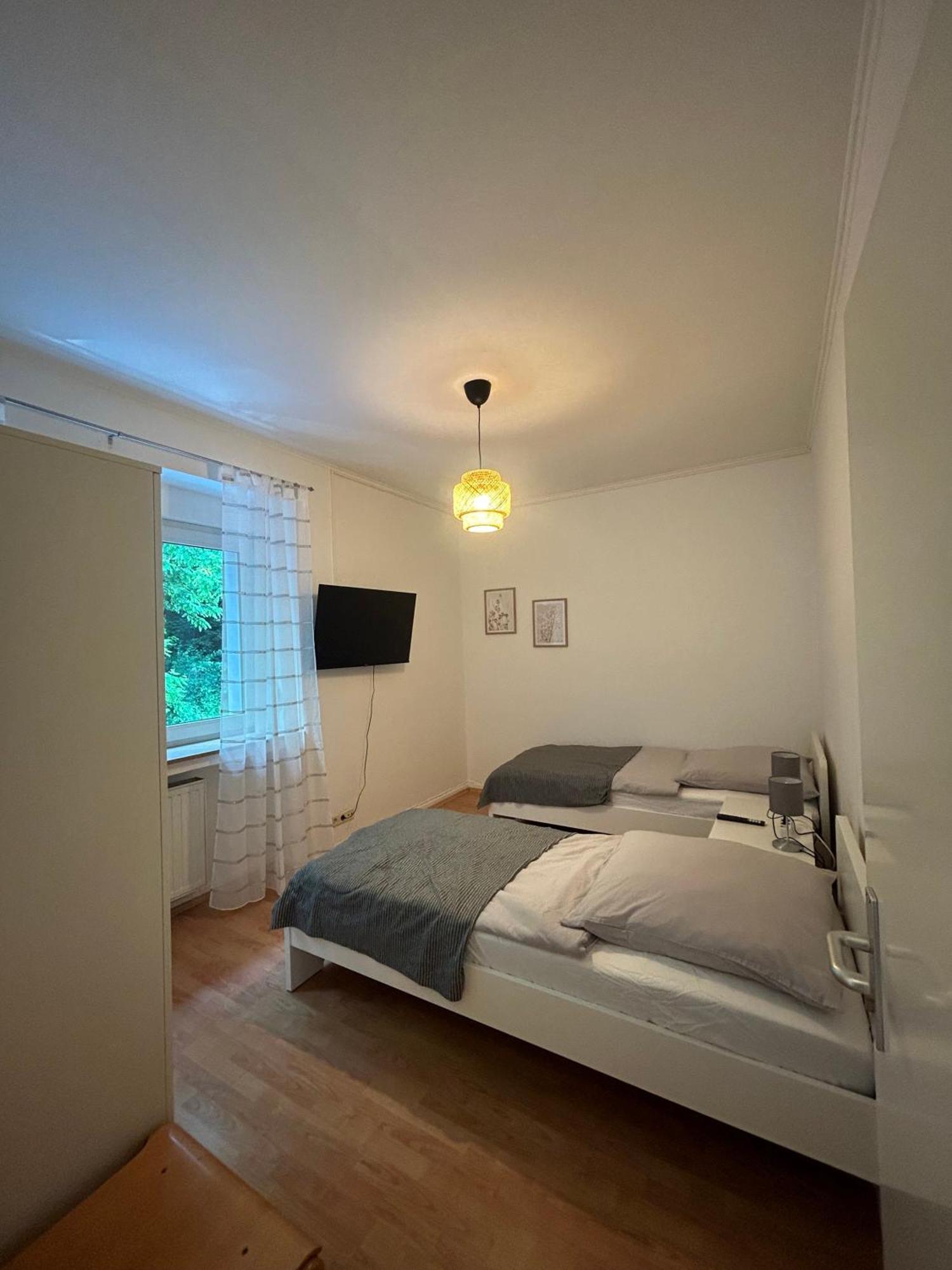Gemuetliche Ferienwohnung - Voll Ausgestattet, Zentral Aber Ruhig ! Wuppertal Exterior photo